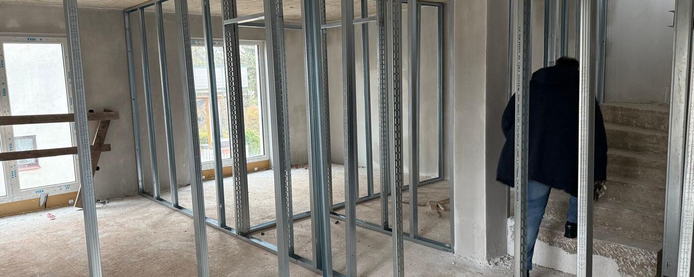 Trockenbau-Ständerwerk bei einer Sanierung